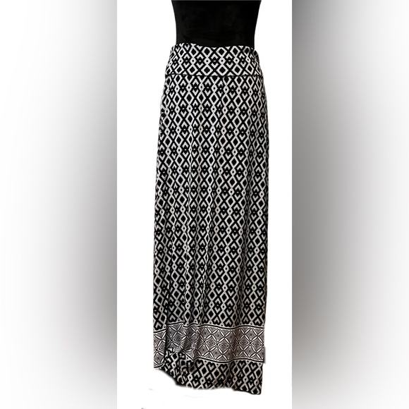 Black and White print Maxi Skirt - Picture 2 of 6